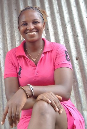 Moi c'est ELYSANE ,je suis une femme souriante,sincère et honnête aussi