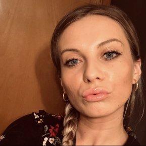 une femme attentionnée gentille généreuse sympas respectueuse véridique sérieuse 