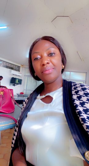 Femme dynamique et positive à la recherche d'un partenaire de vie