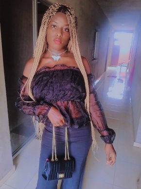 Bonjour je suis ici pour chercher mon 