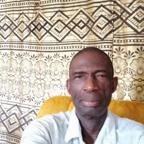 Je suis un homme à la recherche de nouvelles connaissances.