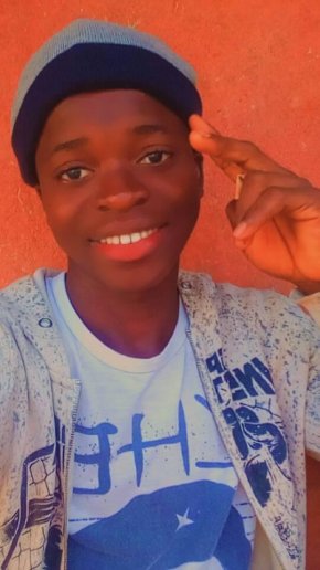 Je cherche une copine bien romantique et aimable 