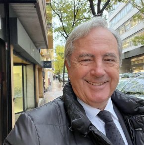 je suis a la recherche de ma perle rare , une femme sincère , sérieuse qui sait ce qu'elle veut 