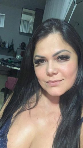 Passionnée, authentique et pleine de vie, je m’appelle Agnès, 42 ans, installée à Milan. Je cherche 