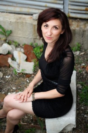 Je suis une femme tout d'abord sérieuse sincère et véridique aussi et ensuite je suis une femme atte
