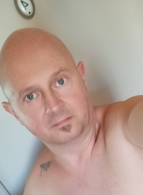 Recherche teens ou femme mûre pour expérience sexuelle 