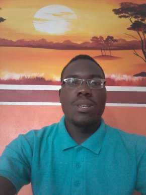 recherche une relation  amicale ou amoureuse  avec  sincérité de mise.