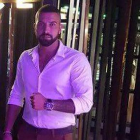 je suis disponible pour vous les filles.