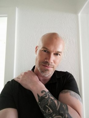 Homme simple, avec des principes fondamentaux, des vraies valeurs. 