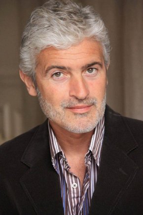 Moi, je suis ici à la recherche d'une belle femme, c'est-à-dire fidèle, gentille, sincère, passionné