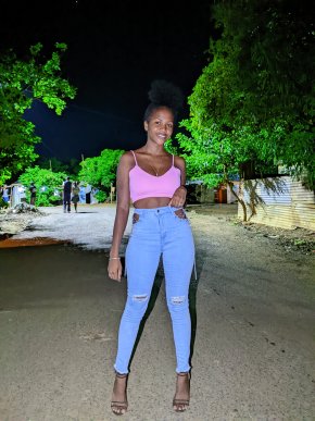 Je suis gamillah,je suis une fille sympa et sérieuse 