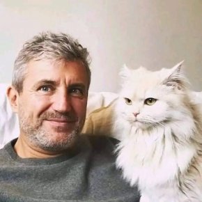 Je suis honnête Fidel sincère et romantique sérieux 