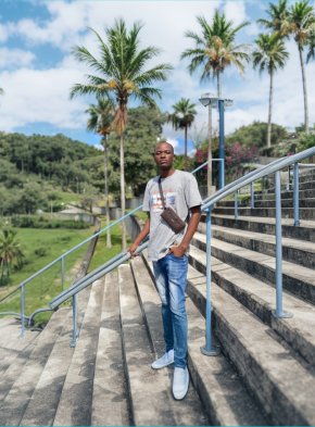 Je suis étranger en Martinique souvent ennuyé pas la solitude 