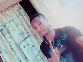 Homme simple qui évite les disputes . Une femme douce fera mon affaire  