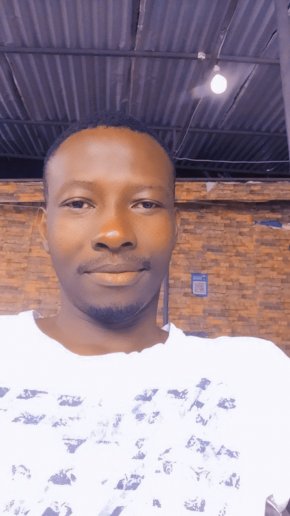 Recherche une personne sincère aimable qui saura me rendre heureux 