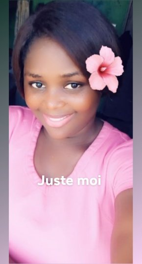 Jeune femme jolie à la recherche de partenaire de vie 