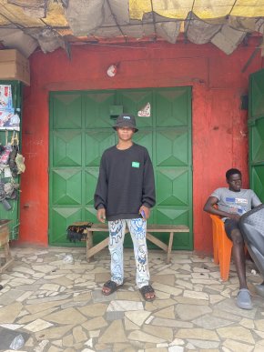 Salut je suis africain je cherche la femme de ma vie qui m’aidera pour avoir mes papiers de l’Europe