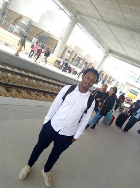 Salut je suis jeune ivoirien je suis intéressé par une dame mature 