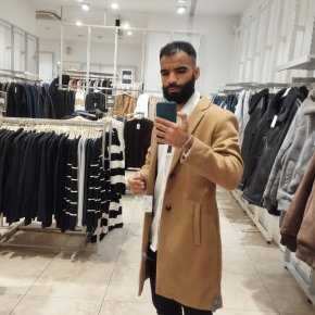 Cherche d'amour et une relation sérieuse et dynamique et motivée 