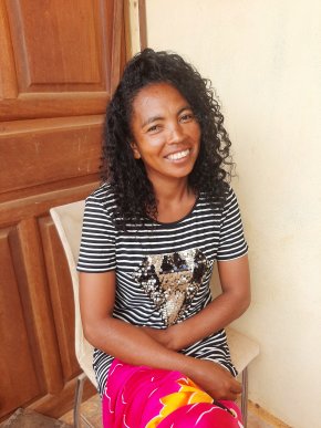 Je cherche une relation serieuse, j'ai pas de préférence d'homme. 