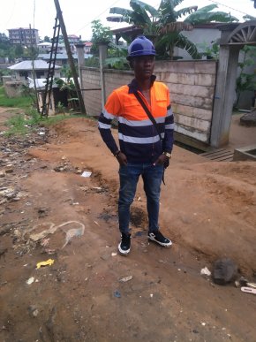 Amoureusement  je vis à douala voici mon numéro 695812252 