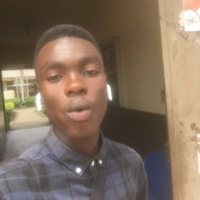 Très sérieux et ambitieux , gentille, romantique, intelligent, reconnaissant, sociable 