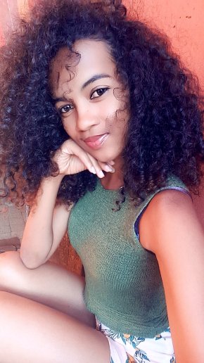 Cherche un homme serieuse et gentil sincère hônnet sans oublier sociable