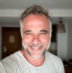Sériosité et attentionné je suis juste moi et j’aimerais bien qu’on me découvre ça fais bien plaisi
