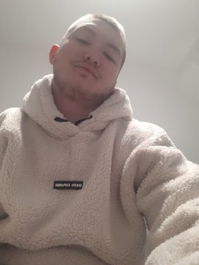 si vou recherche une relation sérieuse vou aussi nesites pas à m'en voiges un message 