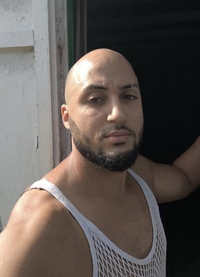 Je suis en Guadeloupe Bonjour je Cherche une relation avec une femme 