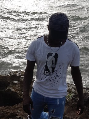 Je cherche une relation sérieuse . Love love love amour ? amoureux ? amoureuse 