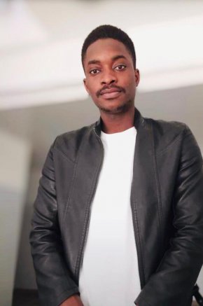 je suis etudiant en anglais je viens juste d'obtenir mon diplome de master