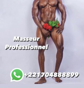 Scorte boy a dakar Homme musclé cherche femme pour relation et tout ce qu’il veut merci 