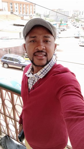 Humble et ondoyant. La vie n'est rien mais rien ne vaut la vie. Alors soyons vrais et sympa.