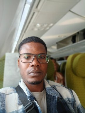 À la recherches d’une relation amoureuse . Je cherche en Amérique ou en Europe uniquement 