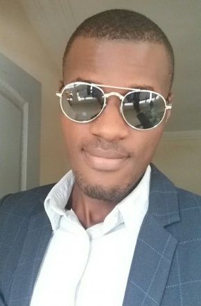 Cool calme attentionné intelligent visionnaire romantique opiniâtre aventurier 