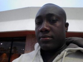 Recherche de femme très polie aimable respectueux et joyeuse. 