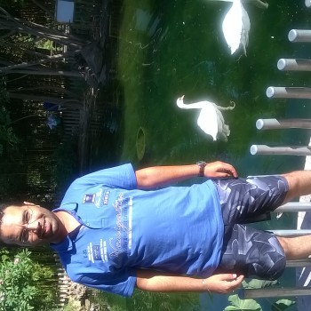 salut je m appelle khalid je suis un jeune marocain technicien en electricite j ai 27 ans je cherche