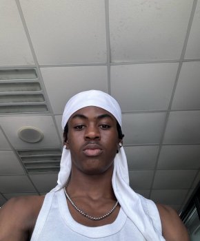 Je recherche une femme qui mène une vie saine et qui prend soin d'elle.