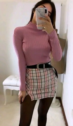 Une femme forte, simple, sociable et souhaitant vivre avec quelqu'un de sociable, compréhensif.