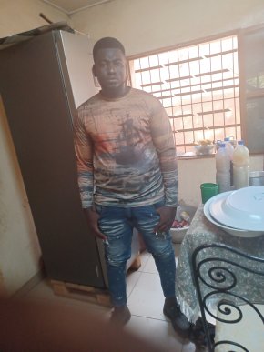 Je cherche une fille pour une relation sérieuse. 
