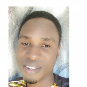 Jeune célibataire recherche une femme pour une relation