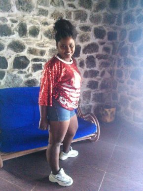 Bonjour  .je m'appelle tinah j'habite Madagascar .35ans. chercher l'homme de ma vie .