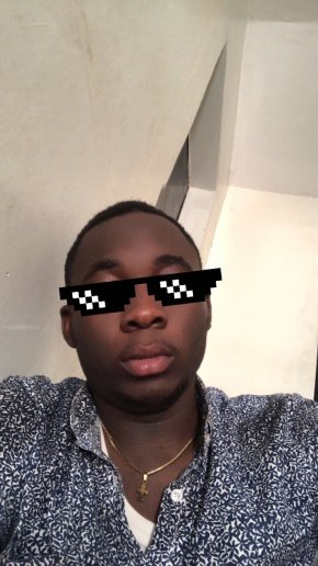Je suis calme, joviale et très ouvert. On ne s’ennuie jamais avec moi. J’aime l’amour plus que tout.