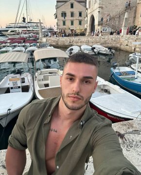 JE RECHERCHE UNE FEMME SINCÈRE POUR UNE RELATION AMOUREUSE SÉRIEUSE 