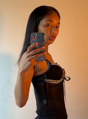 Jeune indienne sensuelle coquine gentille aimable  pour une relation serieux