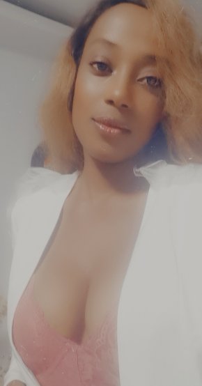 Romantique a souhait drole gentille aimante caline douce 