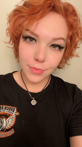 Je suis une femme à la recherche d'une relation sérieuse et sincère 