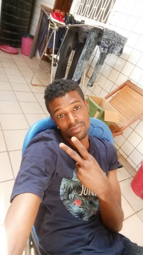 Cool toujours rigolo, aimes s'amuser avec sa petite famille, aimant aussi les sorties es famille