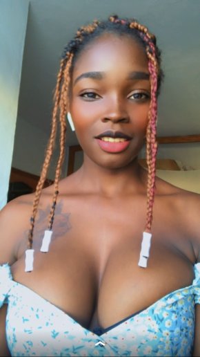 Je cherche un homme héros payant profonde une famille